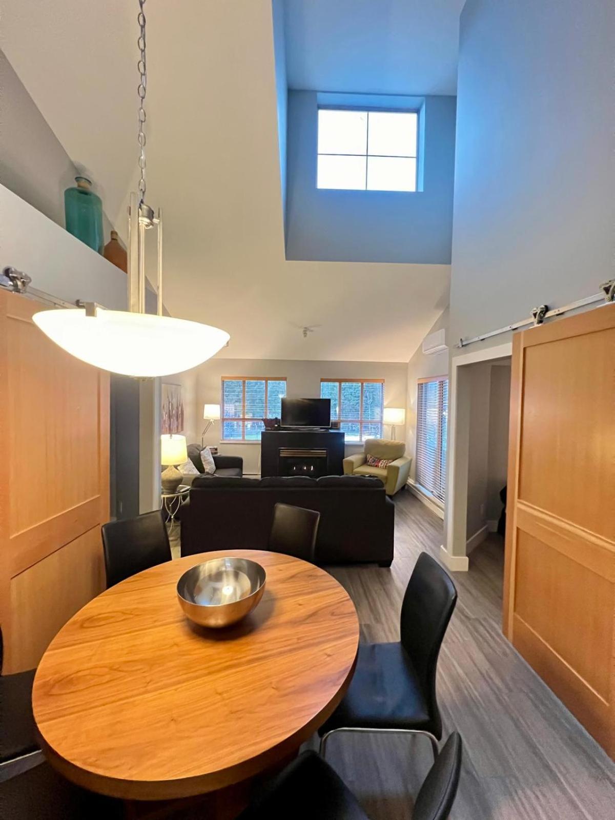 Tyndalstone Lodge 3 Bedroom In The Heart Of Village North Уислър Екстериор снимка