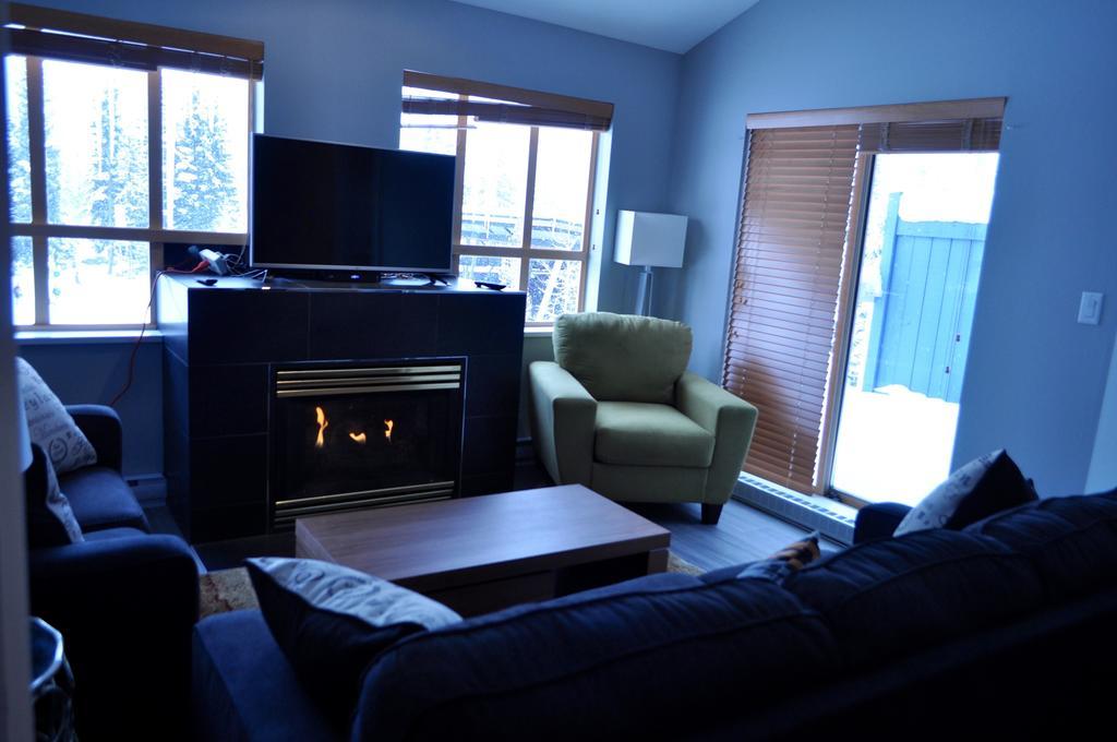 Tyndalstone Lodge 3 Bedroom In The Heart Of Village North Уислър Екстериор снимка