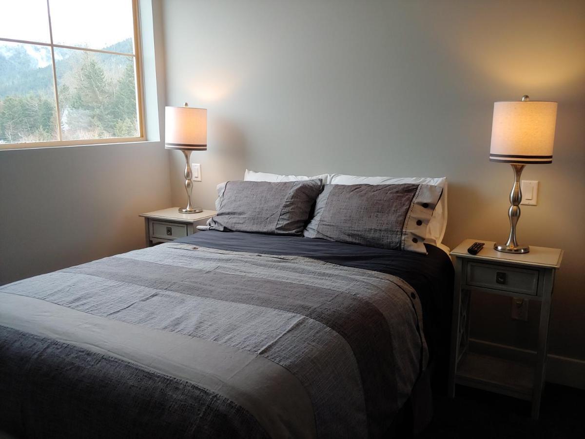 Tyndalstone Lodge 3 Bedroom In The Heart Of Village North Уислър Екстериор снимка