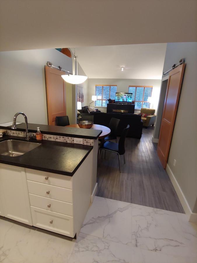 Tyndalstone Lodge 3 Bedroom In The Heart Of Village North Уислър Екстериор снимка