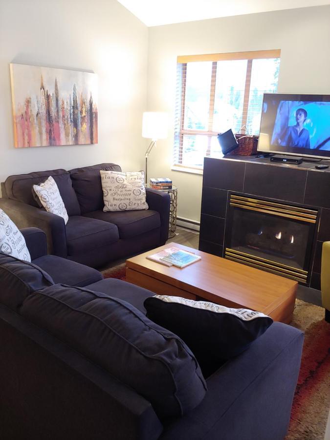 Tyndalstone Lodge 3 Bedroom In The Heart Of Village North Уислър Екстериор снимка